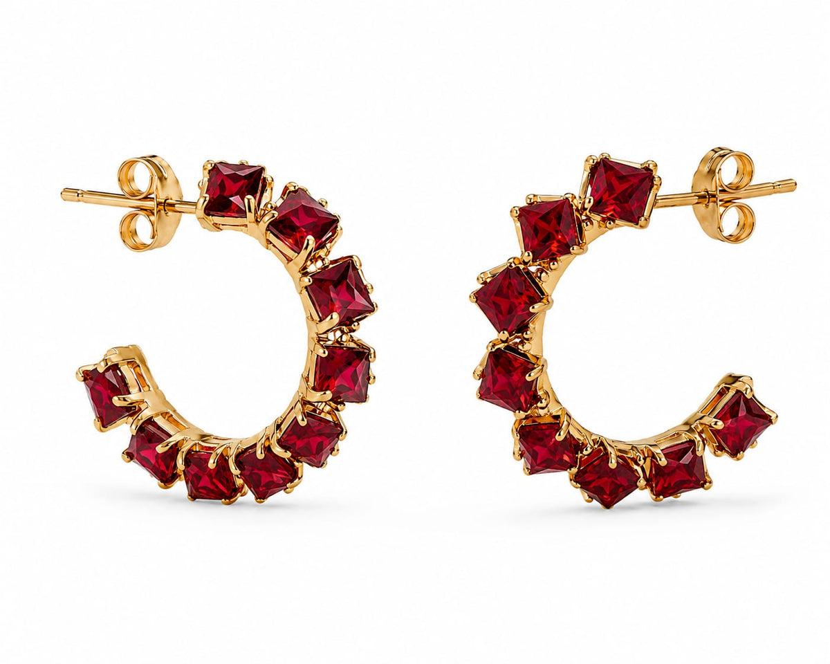 Brincos Meia-Argola Zircónias Vermelhas Quadradas – Aço Inoxidável & Banho a Ouro PVD