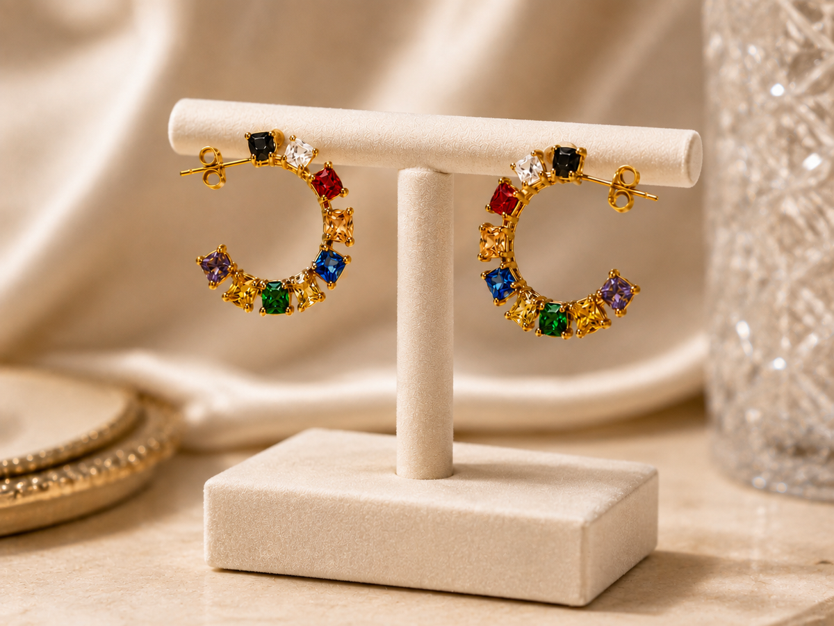 Brincos Meia-Argola Zircónias Multicores Quadradas – Aço Inoxidável & Banho a Ouro PVD