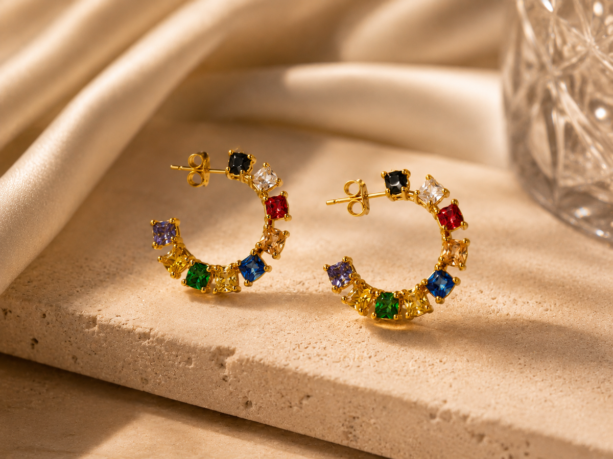 Brincos Meia-Argola Zircónias Multicores Quadradas – Aço Inoxidável & Banho a Ouro PVD