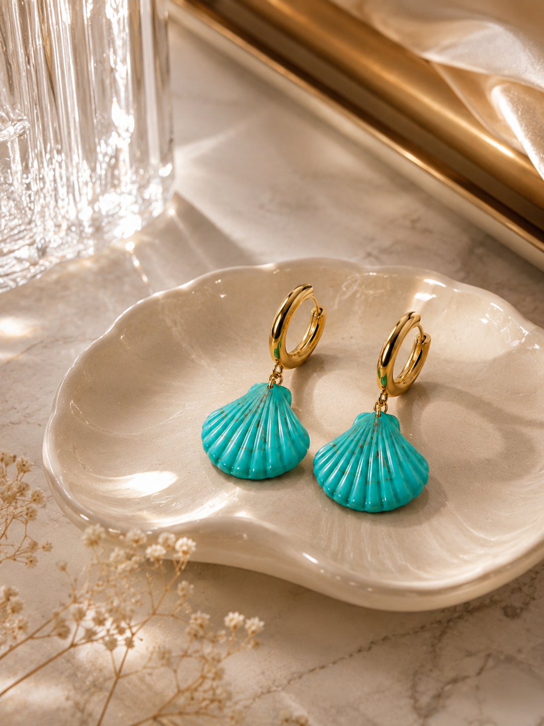 Brincos Argola & Concha Marítima Verde Turquesa – Aço Inoxidável & Banho a Ouro PVD
