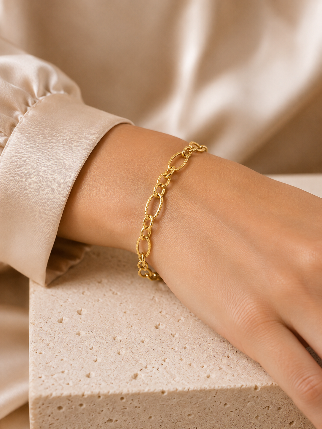 Pulseira Elos Ovais Texturizados – Aço Inoxidável & Banho a Ouro PVD