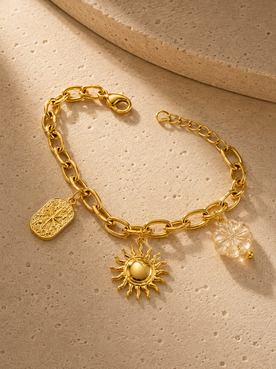 Pulseira Charms Sol Radiante & Flor de Cristal – Aço Inoxidável & Banho a Ouro PVD