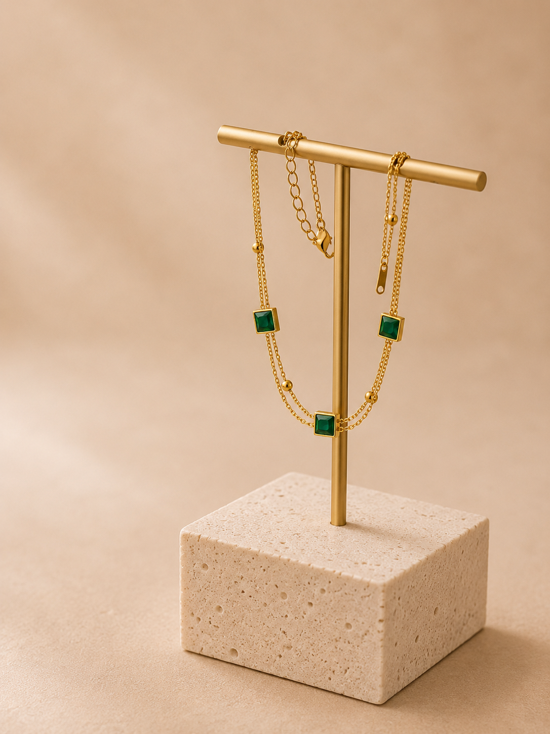 Pulseira Dupla Esmeralda Quadrada & Esferas – Aço Inoxidável & Banho a Ouro PVD