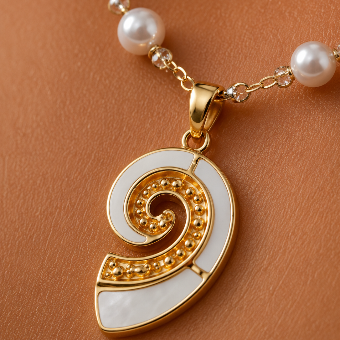 Colar Pérolas Concha Espiral Náutica – Aço Inoxidável & Banho a Ouro PVD